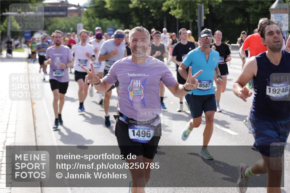 29.06.2025 - hella hamburg halbmarathon Jannik Wohlers http://msf.ph/oto/8250785 29.06.2025 09:56:19 Lombardsbrücke 1460, 1496, 1628, 1833, 1877, 2013, 2058, 2082, 2208, 2378, 2396, 2771, 2996, 3310, 3652, 4065, 4377, 4404, 4635, 4711, 5169, 5194, 5839, 6033, 6286, 6561, 6562, 7383, 7475, 8261, 8361, 8572, 8587, 8618, 8661, 8710, 8863, 8921, 9082, 9597, 9638, 9752, 9820, 9876, 9985, 10371, 10508, 11018, 11455, 11809, 11961, 12311, 12482, 12490, 12584, 12585, 12651, 12858, 13282, 13394, 13609, 13962, 14033, 14408, 14526, 14588, 14834, 14990, 14994, 15149, 15427, 15818 meine-sportfotos.de
