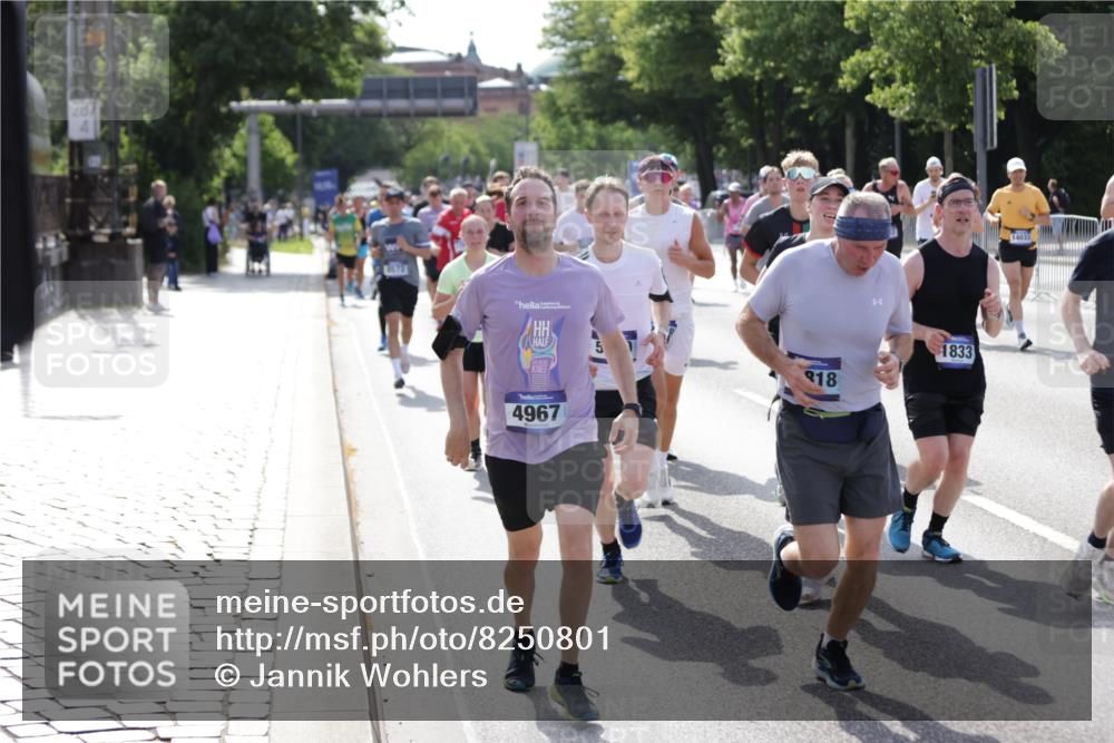 29.06.2025 - hella hamburg halbmarathon Jannik Wohlers http://msf.ph/oto/8250801 29.06.2025 09:56:20 Lombardsbrücke 1460, 1496, 1628, 1833, 1877, 2013, 2058, 2208, 2378, 2396, 2996, 3310, 3652, 4065, 4377, 4404, 4635, 4711, 5169, 5194, 5839, 6033, 6286, 6561, 6562, 7383, 7475, 8261, 8361, 8572, 8587, 8618, 8661, 8710, 8863, 8921, 9082, 9597, 9638, 9752, 9820, 9876, 9985, 10371, 10508, 11018, 11455, 11809, 11961, 12311, 12482, 12490, 12584, 12585, 12651, 12690, 12858, 13282, 13394, 13609, 13962, 14033, 14408, 14526, 14588, 14834, 14990, 14994, 15149, 15427, 15818 meine-sportfotos.de