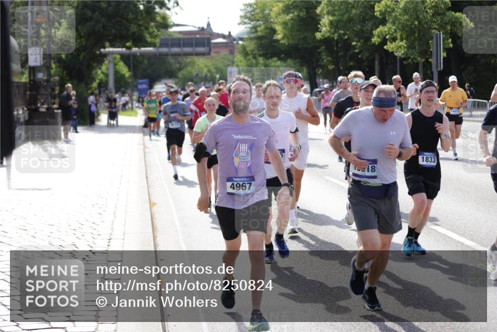 29.06.2025 - hella hamburg halbmarathon Jannik Wohlers http://msf.ph/oto/8250824 29.06.2025 09:56:20 Lombardsbrücke 1460, 1496, 1628, 1833, 1877, 2013, 2058, 2208, 2378, 2396, 2996, 3310, 3652, 4065, 4377, 4404, 4635, 4711, 5169, 5194, 5839, 6033, 6286, 6561, 6562, 7383, 7475, 8261, 8361, 8572, 8587, 8618, 8661, 8710, 8863, 8921, 9082, 9597, 9638, 9752, 9820, 9876, 9985, 10371, 10508, 11018, 11455, 11809, 11961, 12311, 12482, 12490, 12584, 12585, 12651, 12690, 12858, 13282, 13394, 13609, 13962, 14033, 14408, 14526, 14588, 14834, 14990, 14994, 15149, 15427, 15818 meine-sportfotos.de