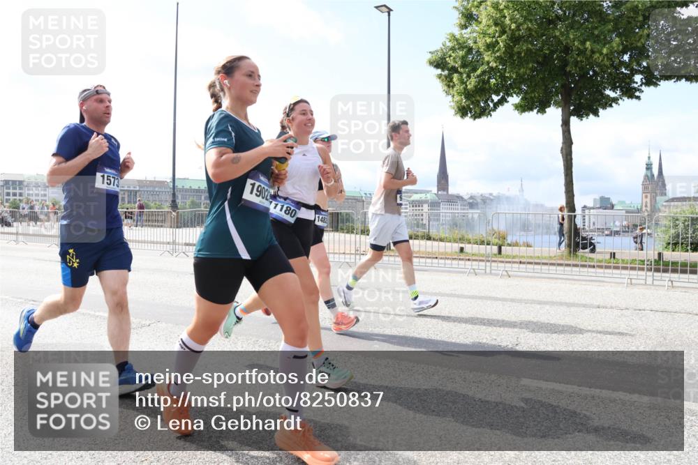 29.06.2025 - hella hamburg halbmarathon Lena Gebhardt http://msf.ph/oto/8250837 29.06.2025 10:10:24 Lombardsbrücke 1548, 1573, 3921, 4389, 5182, 5440, 5511, 7042, 7081, 7250, 7333, 7636, 7685, 8219, 8890, 9366, 9434, 9674, 9681, 9816, 10036, 10943, 11027, 11180, 11355, 11887, 11904, 11905, 12008, 12567, 12629, 13797, 13825, 13901, 14679, 14822, 15409, 16166, 16344, 16445, 16639, 16872, 17148, 17730, 18196, 18707, 19023 meine-sportfotos.de