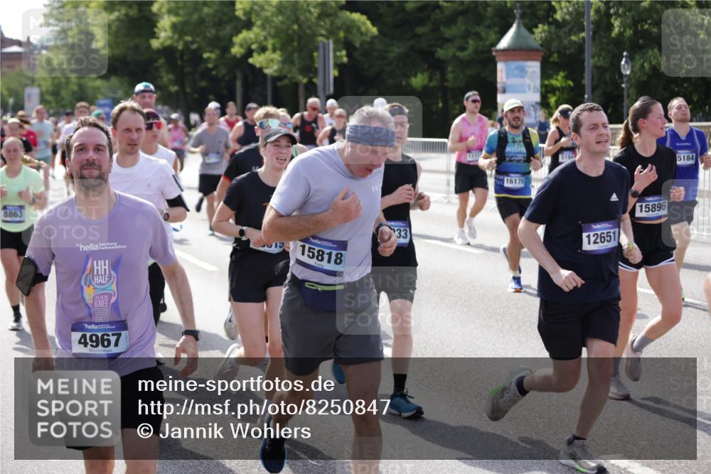 29.06.2025 - hella hamburg halbmarathon Jannik Wohlers http://msf.ph/oto/8250847 29.06.2025 09:56:21 Lombardsbrücke 1460, 1496, 1628, 1833, 1877, 2013, 2058, 2208, 2378, 2396, 2878, 3310, 3652, 4065, 4377, 4404, 4635, 4711, 4897, 5169, 5194, 5839, 6033, 6286, 6561, 6562, 7176, 7475, 8261, 8361, 8572, 8587, 8618, 8661, 8710, 8863, 8921, 9082, 9597, 9638, 9752, 9876, 9985, 10371, 10508, 11018, 11455, 11809, 11961, 12311, 12482, 12490, 12584, 12585, 12651, 12690, 12858, 13282, 13394, 13609, 13962, 14033, 14408, 14526, 14588, 14834, 14990, 14994, 15149, 15427, 15818 meine-sportfotos.de