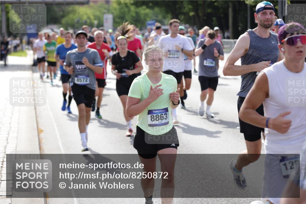 29.06.2025 - hella hamburg halbmarathon Jannik Wohlers http://msf.ph/oto/8250872 29.06.2025 09:56:22 Lombardsbrücke 1460, 1496, 1833, 2013, 2058, 2208, 2378, 2396, 2878, 3310, 3652, 4065, 4377, 4404, 4635, 4897, 5169, 5194, 5839, 6033, 6286, 6377, 6561, 6562, 7176, 7475, 8261, 8361, 8572, 8587, 8618, 8661, 8710, 8863, 8921, 9082, 9597, 9638, 9752, 9876, 9985, 10371, 10508, 11455, 11809, 11961, 12311, 12482, 12490, 12584, 12585, 12651, 12690, 12858, 13282, 13394, 13609, 13962, 14033, 14408, 14526, 14588, 14834, 14990, 14994, 15149, 15818 meine-sportfotos.de
