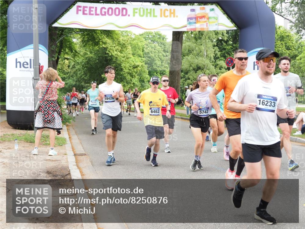 29.06.2025 - hella hamburg halbmarathon MichiJ http://msf.ph/oto/8250876 29.06.2025 10:51:56 Zwischen KM18-KM19 1526, 2936, 4146, 5742, 0000, 6462, 7935, 10074, 11429, 14306, 16233, 16237, 16989, 18426, 18575 meine-sportfotos.de