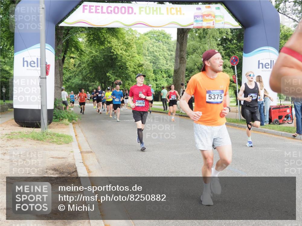 29.06.2025 - hella hamburg halbmarathon MichiJ http://msf.ph/oto/8250882 29.06.2025 10:28:53 Zwischen KM18-KM19 1882, 2750, 2826, 5375, 5508, 5745, 6149, 6683, 12046, 12540, 13158, 15828, 17620, 17973 meine-sportfotos.de