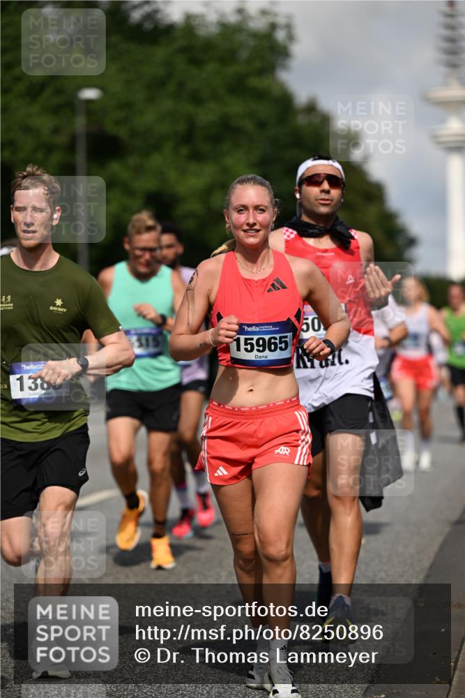 29.06.2025 - hella hamburg halbmarathon Dr. Thomas Lammeyer http://msf.ph/oto/8250896 29.06.2025 09:51:38 Kennedybrücke 1164, 1385, 1644, 1743, 2714, 2767, 3959, 4860, 5091, 5315, 6684, 6990, 7884, 8362, 9178, 9944, 10404, 10793, 10900, 11202, 11227 meine-sportfotos.de