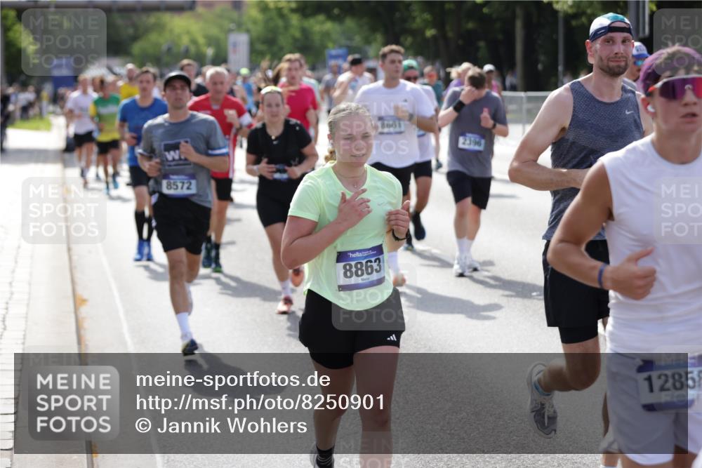 29.06.2025 - hella hamburg halbmarathon Jannik Wohlers http://msf.ph/oto/8250901 29.06.2025 09:56:22 Lombardsbrücke 1460, 1496, 1833, 2013, 2058, 2208, 2378, 2396, 2878, 3310, 3652, 4065, 4377, 4404, 4635, 4897, 5169, 5194, 5839, 6033, 6286, 6377, 6561, 6562, 7176, 7475, 8261, 8361, 8572, 8587, 8618, 8661, 8710, 8863, 8921, 9082, 9597, 9638, 9752, 9876, 9985, 10371, 10508, 11455, 11809, 11961, 12311, 12482, 12490, 12584, 12585, 12651, 12690, 12858, 13282, 13394, 13609, 13962, 14033, 14408, 14526, 14588, 14834, 14990, 14994, 15149, 15818 meine-sportfotos.de
