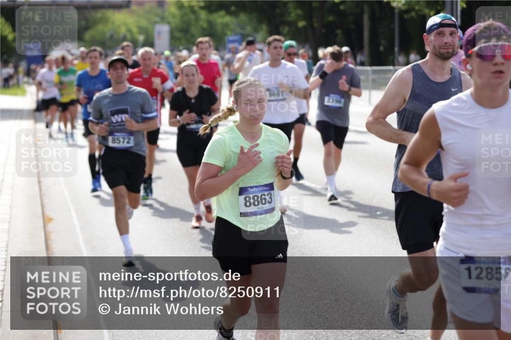 29.06.2025 - hella hamburg halbmarathon Jannik Wohlers http://msf.ph/oto/8250911 29.06.2025 09:56:22 Lombardsbrücke 1460, 1496, 1833, 2013, 2058, 2208, 2378, 2396, 2878, 3310, 3652, 4065, 4377, 4404, 4635, 4897, 5169, 5194, 5839, 6033, 6286, 6377, 6561, 6562, 7176, 7475, 8261, 8361, 8572, 8587, 8618, 8661, 8710, 8863, 8921, 9082, 9597, 9638, 9752, 9876, 9985, 10371, 10508, 11455, 11809, 11961, 12311, 12482, 12490, 12584, 12585, 12651, 12690, 12858, 13282, 13394, 13609, 13962, 14033, 14408, 14526, 14588, 14834, 14990, 14994, 15149, 15818 meine-sportfotos.de