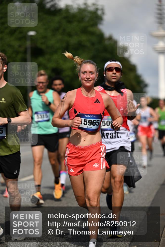 29.06.2025 - hella hamburg halbmarathon Dr. Thomas Lammeyer http://msf.ph/oto/8250912 29.06.2025 09:51:38 Kennedybrücke 1164, 1385, 1644, 1743, 2714, 2767, 3959, 4860, 5091, 5315, 6684, 6990, 7884, 8362, 9178, 9944, 10404, 10793, 10900, 11202, 11227 meine-sportfotos.de