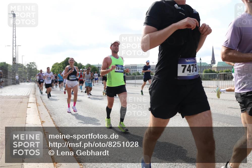 29.06.2025 - hella hamburg halbmarathon Lena Gebhardt http://msf.ph/oto/8251028 29.06.2025 09:56:41 Lombardsbrücke 1452, 1460, 1496, 1499, 1592, 1628, 1833, 1877, 2013, 2058, 2074, 2082, 2111, 2208, 2340, 2378, 2396, 2771, 2878, 2953, 2996, 3256, 3296, 3310, 3652, 4065, 4077, 4377, 4404, 4635, 4711, 4833, 4897, 5169, 5194, 5482, 5600, 5607, 5839, 5978, 6033, 6168, 6286, 6377, 6511, 6512, 6561, 6562, 6631, 7176, 7383, 7475, 7583, 7943, 8261, 8361, 8514, 8572, 8587, 8618, 8661, 8710, 8863, 8921, 8968, 8996, 9082, 9246, 9497, 9537, 9597, 9638, 10596 meine-sportfotos.de