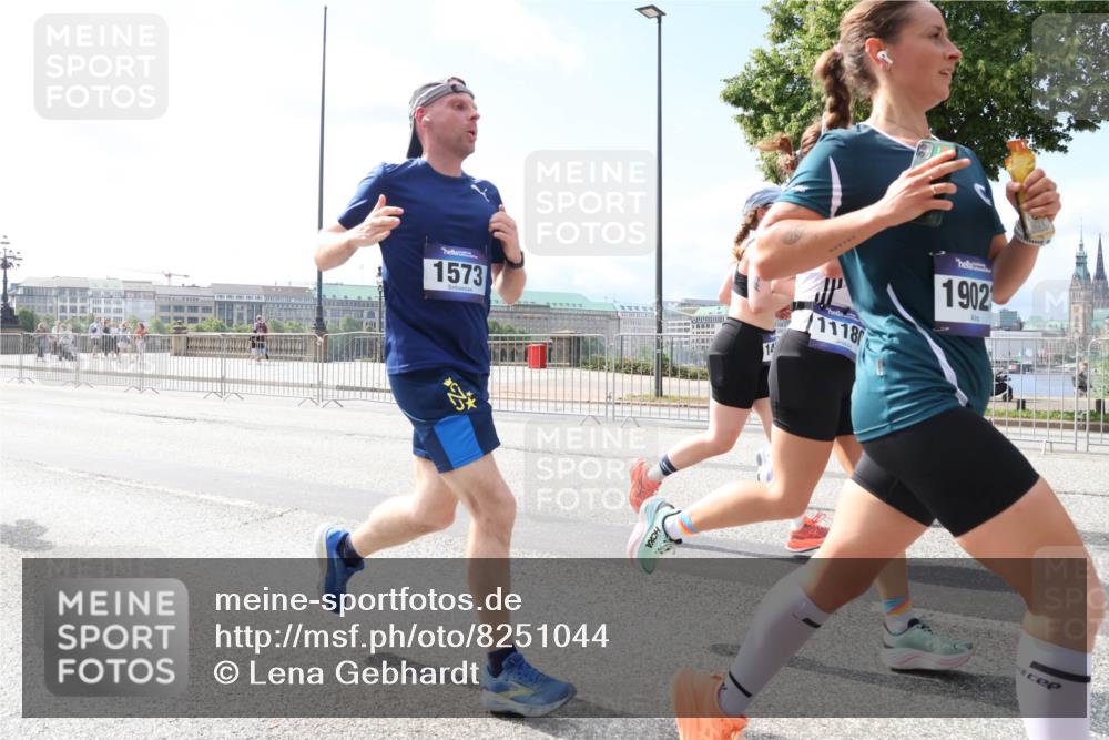 29.06.2025 - hella hamburg halbmarathon Lena Gebhardt http://msf.ph/oto/8251044 29.06.2025 10:10:24 Lombardsbrücke 1548, 1573, 3921, 4389, 5182, 5440, 5511, 7042, 7081, 7250, 7333, 7636, 7685, 8219, 8890, 9366, 9434, 9674, 9681, 9816, 10036, 10943, 11027, 11180, 11355, 11887, 11904, 11905, 12008, 12567, 12629, 13797, 13825, 13901, 14679, 14822, 15409, 16166, 16344, 16445, 16639, 16872, 17148, 17730, 18196, 18707, 19023 meine-sportfotos.de