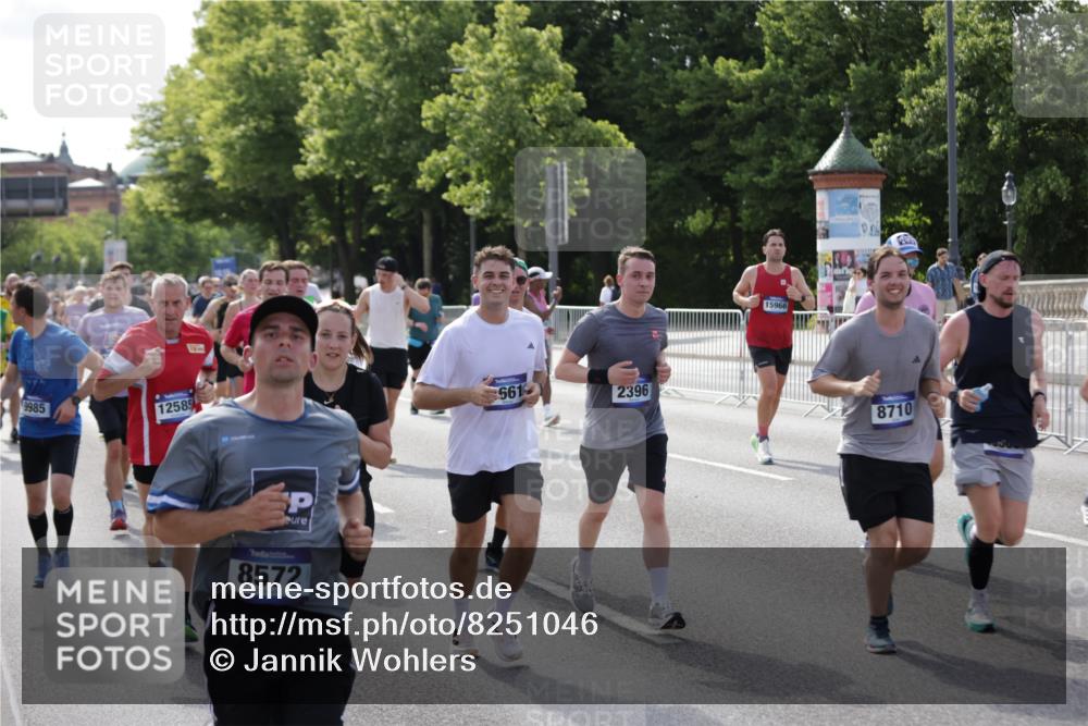 29.06.2025 - hella hamburg halbmarathon Jannik Wohlers http://msf.ph/oto/8251046 29.06.2025 09:56:24 Lombardsbrücke 1460, 1496, 1833, 2013, 2058, 2074, 2111, 2208, 2340, 2378, 2396, 2878, 3310, 3652, 4377, 4404, 4635, 4897, 5169, 5194, 5839, 6033, 6286, 6377, 6561, 6562, 6631, 7176, 7475, 8261, 8361, 8572, 8587, 8618, 8661, 8710, 8863, 8921, 9082, 9497, 9597, 9638, 9876, 9985, 10371, 10508, 10896, 11184, 11809, 12311, 12482, 12584, 12585, 12651, 12690, 12858, 13245, 13282, 13394, 13609, 13962, 14033, 14408, 14526, 14588, 14834, 14990, 14994, 15149, 15818 meine-sportfotos.de