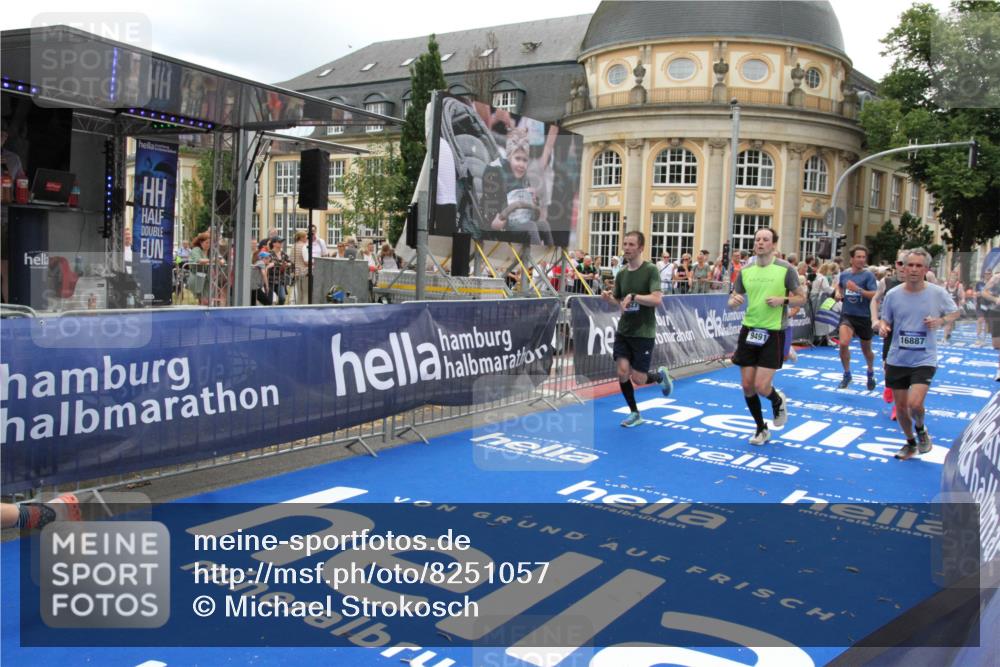 29.06.2025 - hella hamburg halbmarathon Michael Strokosch http://msf.ph/oto/8251057 29.06.2025 10:50:00 Ziel 2540, 3692, 3852, 7100, 7657, 8454, 8455, 9213, 9491, 9597, 12271, 12527, 12733, 13225, 13758, 16716, 16732, 16887, 19109, 19112 meine-sportfotos.de