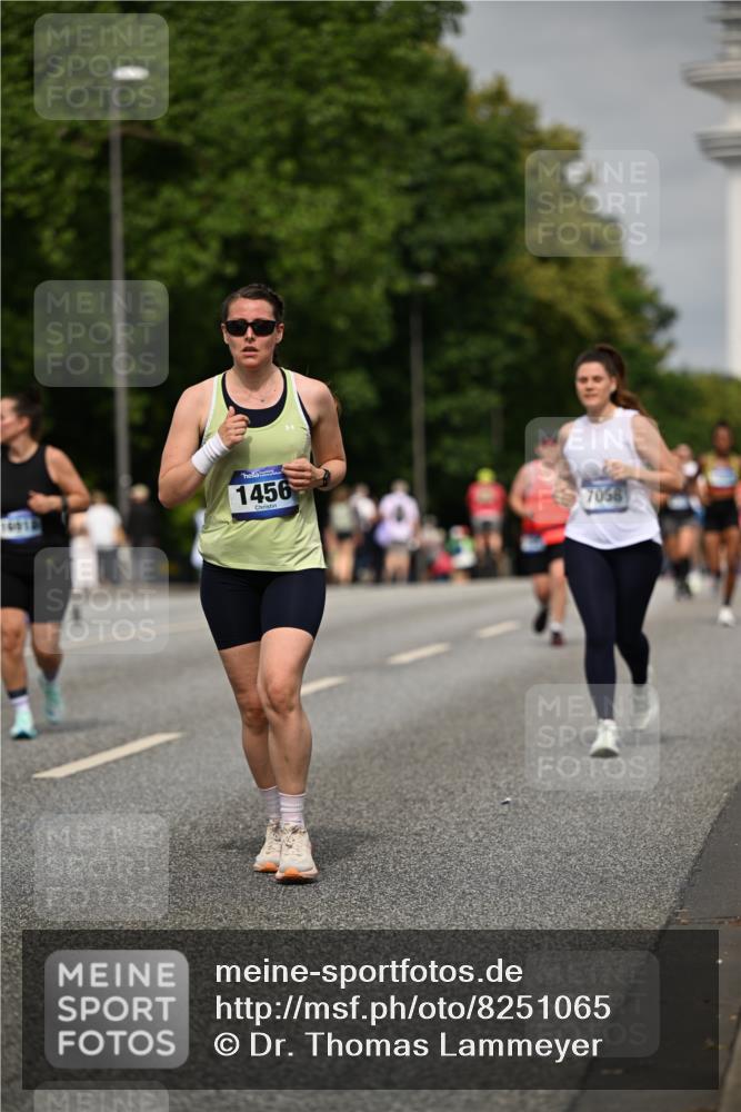 29.06.2025 - hella hamburg halbmarathon Dr. Thomas Lammeyer http://msf.ph/oto/8251065 29.06.2025 10:14:21 Kennedybrücke 1052, 1186, 1456, 1483, 1513, 4389, 7058, 7250, 7685, 8090, 8685, 9150, 9681, 9816, 9829, 9988, 11180 meine-sportfotos.de