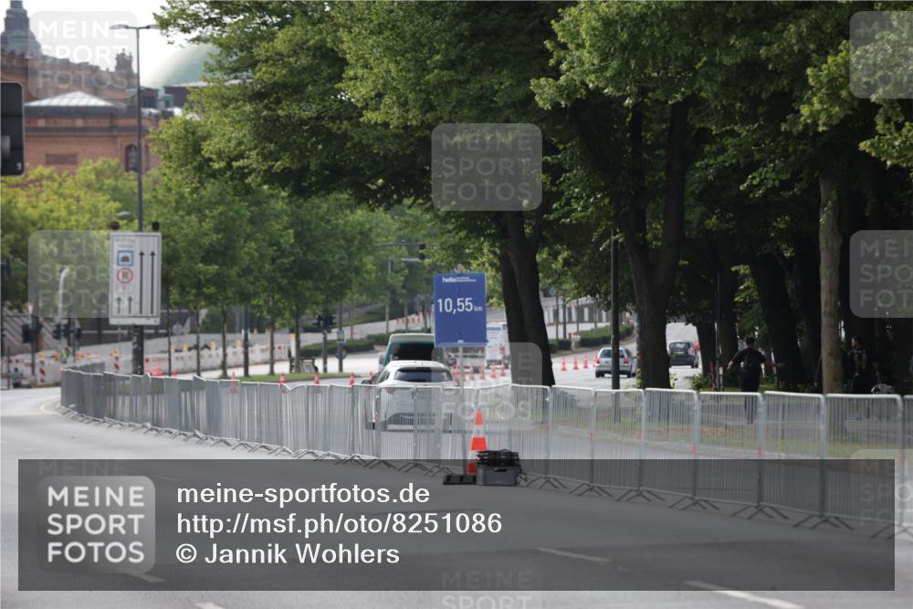 29.06.2025 - hella hamburg halbmarathon Jannik Wohlers http://msf.ph/oto/8251086 29.06.2025 08:30:30 Lombardsbrücke  meine-sportfotos.de
