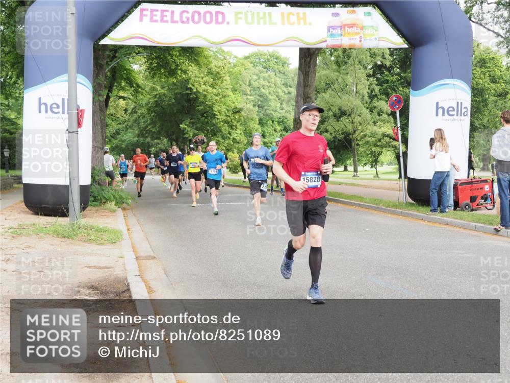 29.06.2025 - hella hamburg halbmarathon MichiJ http://msf.ph/oto/8251089 29.06.2025 10:28:54 Zwischen KM18-KM19 1882, 2324, 2750, 2826, 5375, 5508, 5745, 6149, 6683, 11765, 12046, 12540, 12704, 13158, 15828, 17620, 17973 meine-sportfotos.de