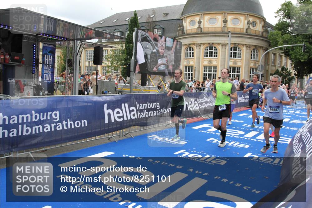 29.06.2025 - hella hamburg halbmarathon Michael Strokosch http://msf.ph/oto/8251101 29.06.2025 10:50:00 Ziel 2540, 3692, 3852, 7100, 7657, 8454, 8455, 9213, 9491, 9597, 12271, 12527, 12733, 13225, 13758, 16716, 16732, 16887, 19109, 19112 meine-sportfotos.de
