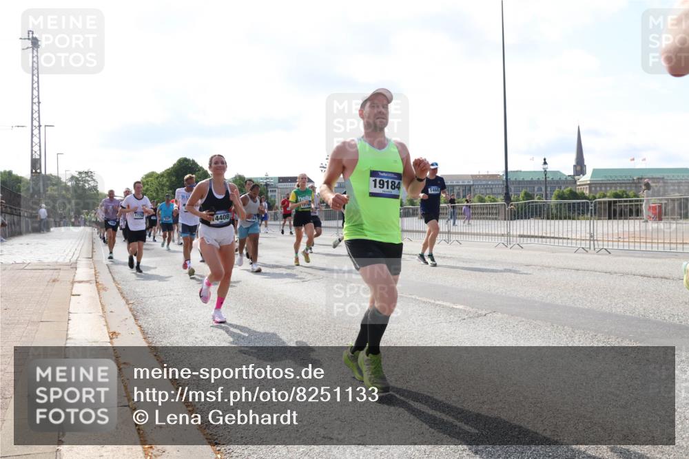 29.06.2025 - hella hamburg halbmarathon Lena Gebhardt http://msf.ph/oto/8251133 29.06.2025 09:56:42 Lombardsbrücke 1452, 1460, 1496, 1499, 1592, 1628, 1833, 1877, 2013, 2058, 2074, 2082, 2111, 2208, 2340, 2378, 2396, 2771, 2878, 2953, 2996, 3256, 3296, 3310, 3652, 4065, 4077, 4377, 4404, 4635, 4711, 4833, 4897, 5169, 5194, 5482, 5600, 5607, 5839, 5978, 6033, 6168, 6286, 6377, 6511, 6512, 6561, 6562, 6631, 7176, 7383, 7475, 7583, 7943, 8112, 8261, 8361, 8514, 8572, 8587, 8618, 8661, 8710, 8813, 8863, 8921, 8968, 8996, 9082, 9246, 9497, 9537, 9597, 9638 meine-sportfotos.de