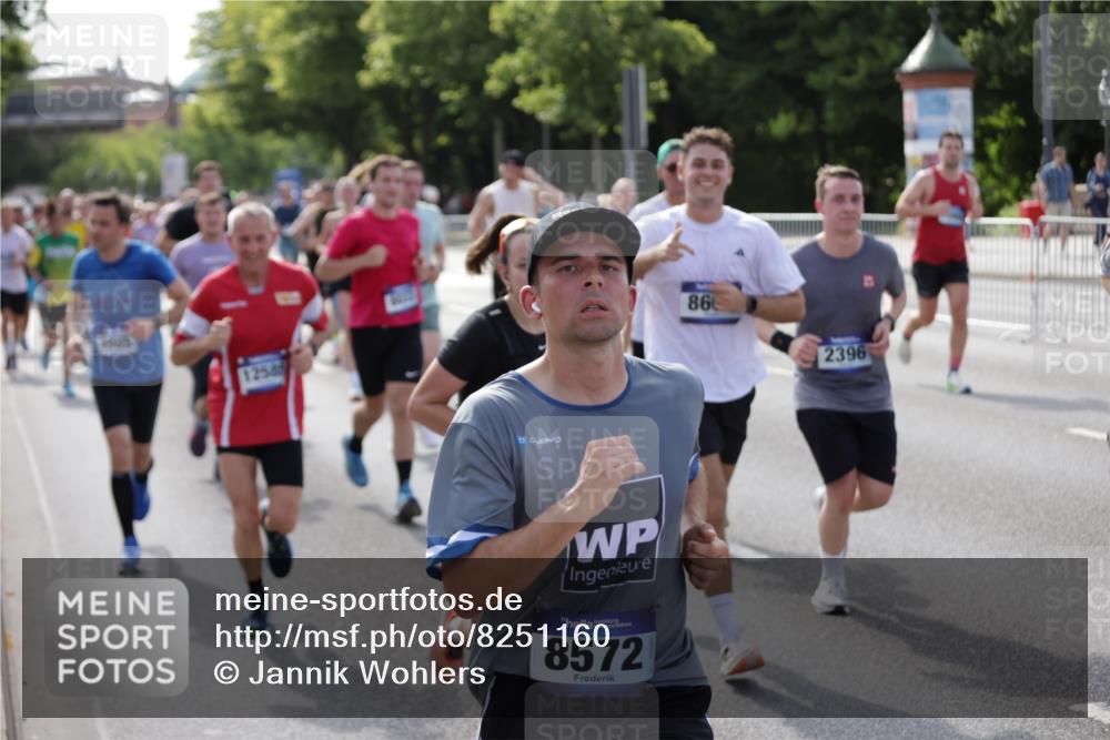 29.06.2025 - hella hamburg halbmarathon Jannik Wohlers http://msf.ph/oto/8251160 29.06.2025 09:56:25 Lombardsbrücke 1460, 1496, 1833, 2013, 2074, 2111, 2208, 2340, 2378, 2396, 2878, 3310, 3652, 4377, 4404, 4635, 4897, 5169, 5194, 5839, 6033, 6377, 6561, 6562, 6631, 7176, 7475, 8261, 8572, 8587, 8618, 8661, 8710, 8863, 8921, 9082, 9497, 9597, 9638, 9876, 9985, 10189, 10371, 10508, 10896, 11184, 11809, 12311, 12482, 12584, 12585, 12590, 12651, 12690, 12858, 13245, 13282, 13394, 13609, 13962, 14033, 14408, 14526, 14588, 14834, 14990, 14994, 15149, 15818 meine-sportfotos.de