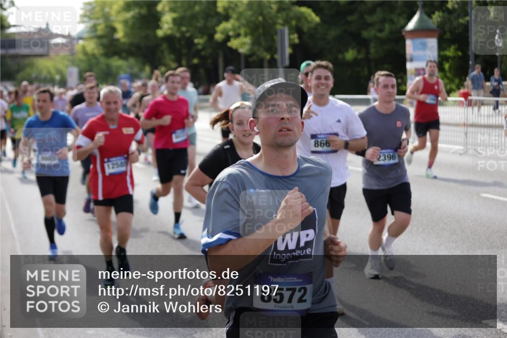 29.06.2025 - hella hamburg halbmarathon Jannik Wohlers http://msf.ph/oto/8251197 29.06.2025 09:56:25 Lombardsbrücke 1460, 1496, 1833, 2013, 2074, 2111, 2208, 2340, 2378, 2396, 2878, 3310, 3652, 4377, 4404, 4635, 4897, 5169, 5194, 5839, 6033, 6377, 6561, 6562, 6631, 7176, 7475, 8261, 8572, 8587, 8618, 8661, 8710, 8863, 8921, 9082, 9497, 9597, 9638, 9876, 9985, 10189, 10371, 10508, 10896, 11184, 11809, 12311, 12482, 12584, 12585, 12590, 12651, 12690, 12858, 13245, 13282, 13394, 13609, 13962, 14033, 14408, 14526, 14588, 14834, 14990, 14994, 15149, 15818 meine-sportfotos.de