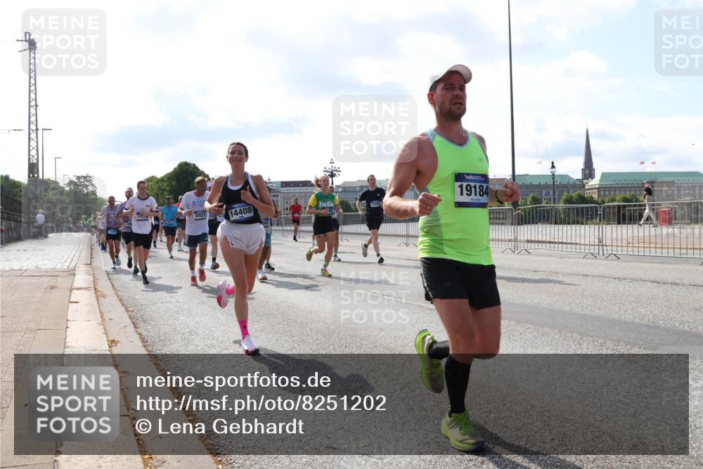 29.06.2025 - hella hamburg halbmarathon Lena Gebhardt http://msf.ph/oto/8251202 29.06.2025 09:56:42 Lombardsbrücke 1452, 1460, 1496, 1499, 1592, 1628, 1833, 1877, 2013, 2058, 2074, 2082, 2111, 2208, 2340, 2378, 2396, 2771, 2878, 2953, 2996, 3256, 3296, 3310, 3652, 4065, 4077, 4377, 4404, 4635, 4711, 4833, 4897, 5169, 5194, 5482, 5600, 5607, 5839, 5978, 6033, 6168, 6286, 6377, 6511, 6512, 6561, 6562, 6631, 7176, 7383, 7475, 7583, 7943, 8112, 8261, 8361, 8514, 8572, 8587, 8618, 8661, 8710, 8813, 8863, 8921, 8968, 8996, 9082, 9246, 9497, 9537, 9597, 9638 meine-sportfotos.de