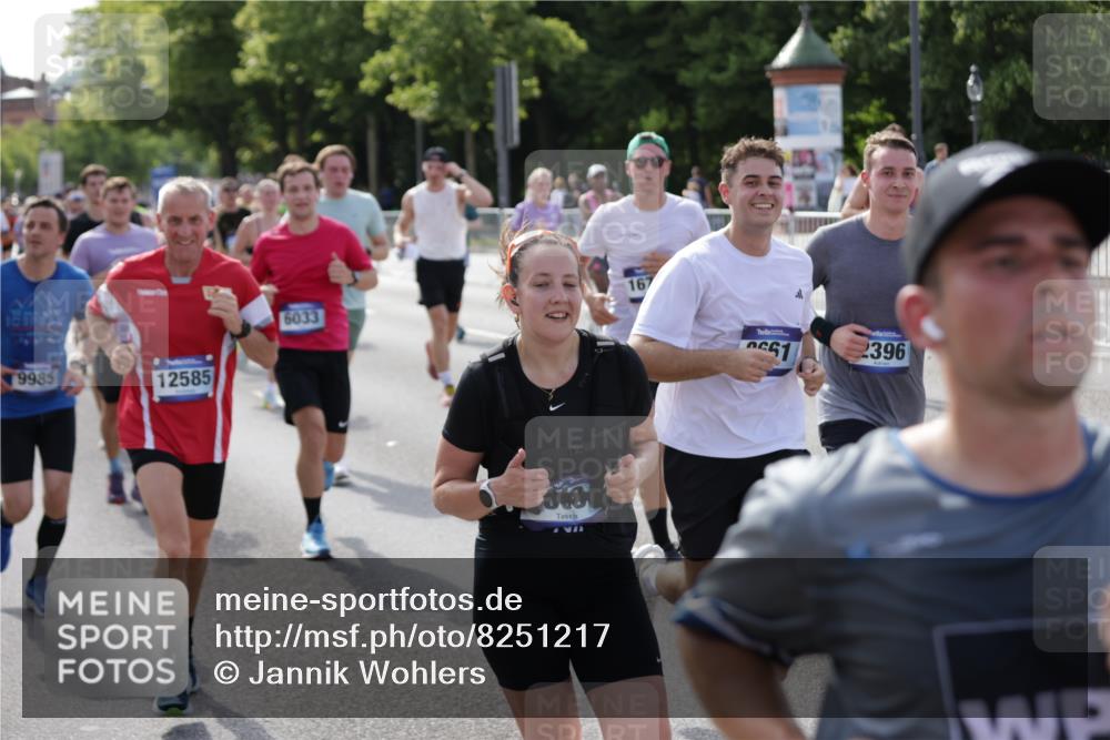 29.06.2025 - hella hamburg halbmarathon Jannik Wohlers http://msf.ph/oto/8251217 29.06.2025 09:56:25 Lombardsbrücke 1460, 1496, 1833, 2013, 2074, 2111, 2208, 2340, 2378, 2396, 2878, 3310, 3652, 4377, 4404, 4635, 4897, 5169, 5194, 5839, 6033, 6377, 6561, 6562, 6631, 7176, 7475, 8261, 8572, 8587, 8618, 8661, 8710, 8863, 8921, 9082, 9497, 9597, 9638, 9876, 9985, 10189, 10371, 10508, 10896, 11184, 11809, 12311, 12482, 12584, 12585, 12590, 12651, 12690, 12858, 13245, 13282, 13394, 13609, 13962, 14033, 14408, 14526, 14588, 14834, 14990, 14994, 15149, 15818 meine-sportfotos.de