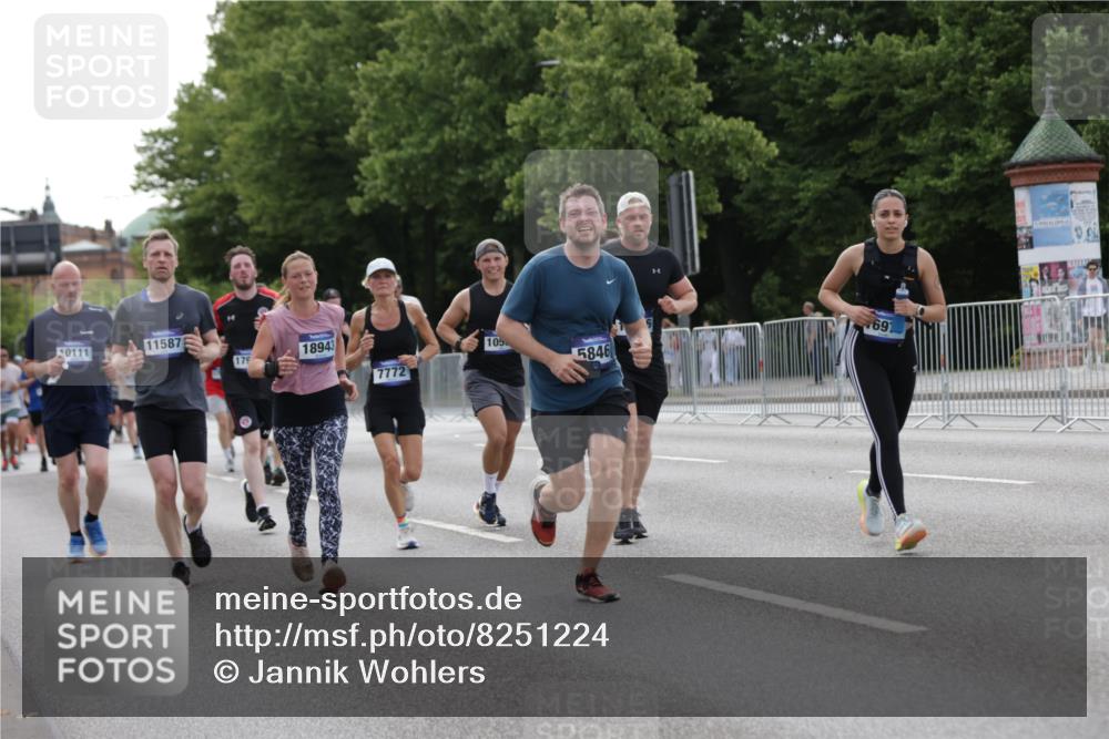 29.06.2025 - hella hamburg halbmarathon Jannik Wohlers http://msf.ph/oto/8251224 29.06.2025 10:31:00 Lombardsbrücke 1292, 1979, 2414, 2914, 4817, 5165, 5437, 5846, 5943, 6057, 6078, 6546, 7604, 7772, 8050, 8072, 8073, 10111, 10586, 11587, 13724, 14349, 15725, 16457, 16978, 17404, 17517, 17587, 17706, 17989, 18390, 18507, 18672, 18883, 18943 meine-sportfotos.de