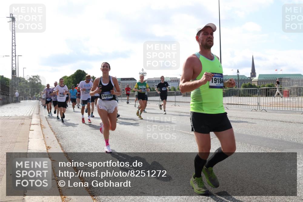 29.06.2025 - hella hamburg halbmarathon Lena Gebhardt http://msf.ph/oto/8251272 29.06.2025 09:56:42 Lombardsbrücke 1452, 1460, 1496, 1499, 1592, 1628, 1833, 1877, 2013, 2058, 2074, 2082, 2111, 2208, 2340, 2378, 2396, 2771, 2878, 2953, 2996, 3256, 3296, 3310, 3652, 4065, 4077, 4377, 4404, 4635, 4711, 4833, 4897, 5169, 5194, 5482, 5600, 5607, 5839, 5978, 6033, 6168, 6286, 6377, 6511, 6512, 6561, 6562, 6631, 7176, 7383, 7475, 7583, 7943, 8112, 8261, 8361, 8514, 8572, 8587, 8618, 8661, 8710, 8813, 8863, 8921, 8968, 8996, 9082, 9246, 9497, 9537, 9597, 9638 meine-sportfotos.de