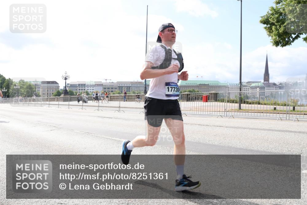 29.06.2025 - hella hamburg halbmarathon Lena Gebhardt http://msf.ph/oto/8251361 29.06.2025 10:10:26 Lombardsbrücke 1548, 1573, 3921, 4389, 5182, 5440, 5511, 5990, 5991, 7042, 7081, 7250, 7333, 7636, 7685, 8219, 8890, 9366, 9434, 9674, 9681, 9816, 10036, 10943, 11027, 11180, 11355, 11887, 11904, 11905, 12008, 12629, 13797, 13825, 13901, 14679, 14822, 15409, 16166, 16344, 16445, 16639, 16872, 17148, 17730, 18196, 19023 meine-sportfotos.de