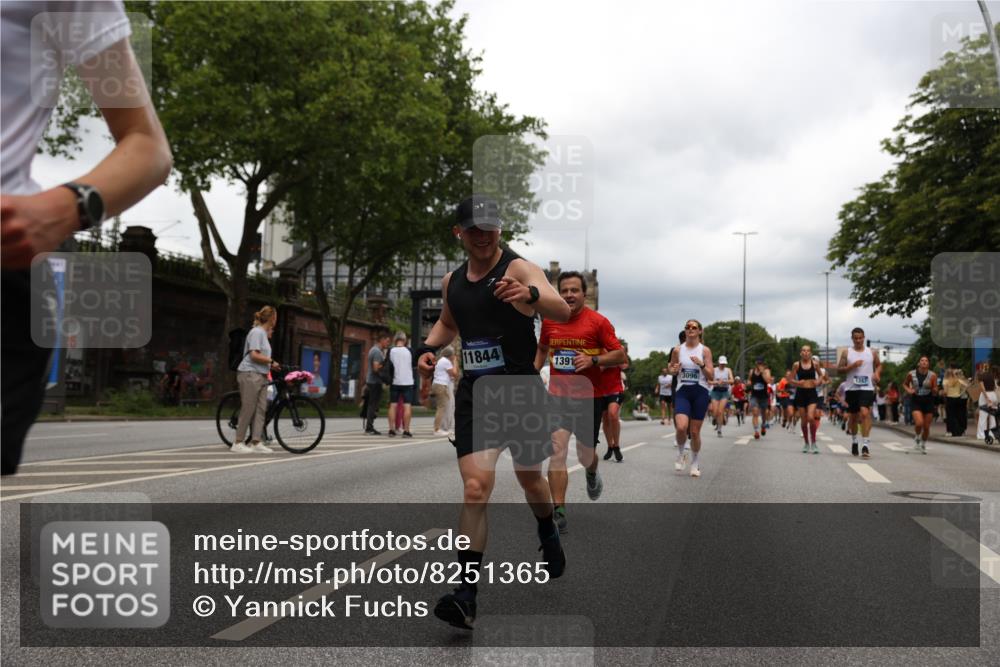 29.06.2025 - hella hamburg halbmarathon Yannick Fuchs http://msf.ph/oto/8251365 29.06.2025 10:47:57 20KM 1267, 1422, 1442, 1502, 1549, 1870, 2058, 2070, 2354, 2432, 2518, 2630, 3096, 3103, 3819, 4299, 5020, 5259, 6260, 6294, 6374, 6511, 6512, 7395, 7478, 7973, 8285, 8394, 9032, 9380, 9791, 9922, 10040, 11009, 11068, 11430, 11789, 11844, 12321, 12607, 12632, 13033, 13397, 13794, 13803, 13912, 14026, 14239, 14702, 15146, 15441, 15838, 15856, 15946, 16623, 16780, 17348, 17482, 18143, 18308, 18418, 18450, 18514, 18612, 19067 meine-sportfotos.de