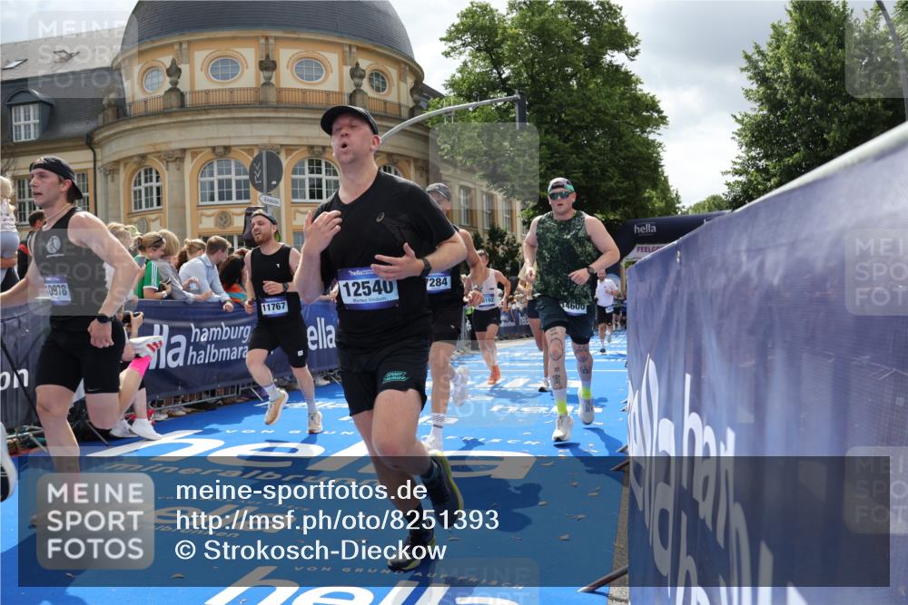 29.06.2025 - hella hamburg halbmarathon Strokosch-Dieckow http://msf.ph/oto/8251393 29.06.2025 10:40:34 Ziel 1912, 2324, 2714, 4843, 7284, 7622, 8966, 9294, 10978, 11767, 12365, 12540, 12865, 14272, 14820, 15015, 15164, 15493, 15542, 16599, 17214, 17724, 18192, 18399 meine-sportfotos.de