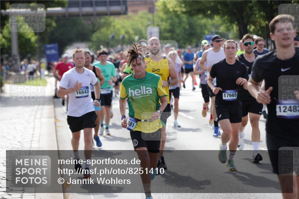 29.06.2025 - hella hamburg halbmarathon Jannik Wohlers http://msf.ph/oto/8251410 29.06.2025 09:56:27 Lombardsbrücke 1460, 1496, 1783, 1833, 2013, 2074, 2111, 2208, 2340, 2378, 2396, 2878, 3310, 3652, 3791, 4377, 4635, 4770, 4897, 5008, 5169, 5194, 5839, 6033, 6377, 6631, 7176, 8112, 8261, 8572, 8587, 8618, 8661, 8710, 8813, 8863, 8921, 9082, 9497, 9638, 9876, 9985, 10189, 10371, 10896, 11184, 12311, 12482, 12584, 12585, 12590, 12651, 12690, 12733, 12858, 13245, 13282, 13394, 13609, 13962, 14033, 14526, 14562, 14588, 14834, 14990, 15149, 15818 meine-sportfotos.de