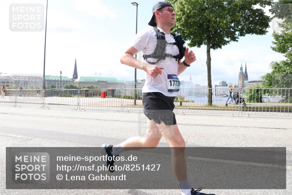 29.06.2025 - hella hamburg halbmarathon Lena Gebhardt http://msf.ph/oto/8251427 29.06.2025 10:10:26 Lombardsbrücke 1548, 1573, 3921, 4389, 5182, 5440, 5511, 5990, 5991, 7042, 7081, 7250, 7333, 7636, 7685, 8219, 8890, 9366, 9434, 9674, 9681, 9816, 10036, 10943, 11027, 11180, 11355, 11887, 11904, 11905, 12008, 12629, 13797, 13825, 13901, 14679, 14822, 15409, 16166, 16344, 16445, 16639, 16872, 17148, 17730, 18196, 19023 meine-sportfotos.de