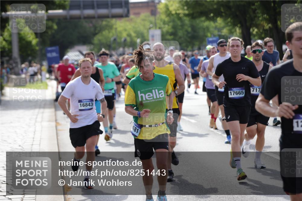 29.06.2025 - hella hamburg halbmarathon Jannik Wohlers http://msf.ph/oto/8251443 29.06.2025 09:56:27 Lombardsbrücke 1460, 1496, 1783, 1833, 2013, 2074, 2111, 2208, 2340, 2378, 2396, 2878, 3310, 3652, 3791, 4377, 4635, 4770, 4897, 5008, 5169, 5194, 5839, 6033, 6377, 6631, 7176, 8112, 8261, 8572, 8587, 8618, 8661, 8710, 8813, 8863, 8921, 9082, 9497, 9638, 9876, 9985, 10189, 10371, 10896, 11184, 12311, 12482, 12584, 12585, 12590, 12651, 12690, 12733, 12858, 13245, 13282, 13394, 13609, 13962, 14033, 14526, 14562, 14588, 14834, 14990, 15149, 15818 meine-sportfotos.de
