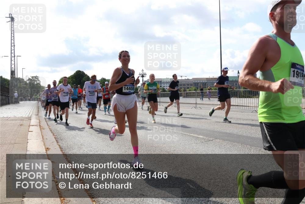 29.06.2025 - hella hamburg halbmarathon Lena Gebhardt http://msf.ph/oto/8251466 29.06.2025 09:56:42 Lombardsbrücke 1452, 1460, 1496, 1499, 1592, 1628, 1833, 1877, 2013, 2058, 2074, 2082, 2111, 2208, 2340, 2378, 2396, 2771, 2878, 2953, 2996, 3256, 3296, 3310, 3652, 4065, 4077, 4377, 4404, 4635, 4711, 4833, 4897, 5169, 5194, 5482, 5600, 5607, 5839, 5978, 6033, 6168, 6286, 6377, 6511, 6512, 6561, 6562, 6631, 7176, 7383, 7475, 7583, 7943, 8112, 8261, 8361, 8514, 8572, 8587, 8618, 8661, 8710, 8813, 8863, 8921, 8968, 8996, 9082, 9246, 9497, 9537, 9597, 9638 meine-sportfotos.de