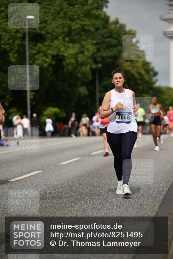 29.06.2025 - hella hamburg halbmarathon Dr. Thomas Lammeyer http://msf.ph/oto/8251495 29.06.2025 10:14:23 Kennedybrücke 1052, 1186, 1456, 1483, 1513, 4389, 7058, 7250, 7685, 8685, 9150, 9681, 9829, 9988 meine-sportfotos.de