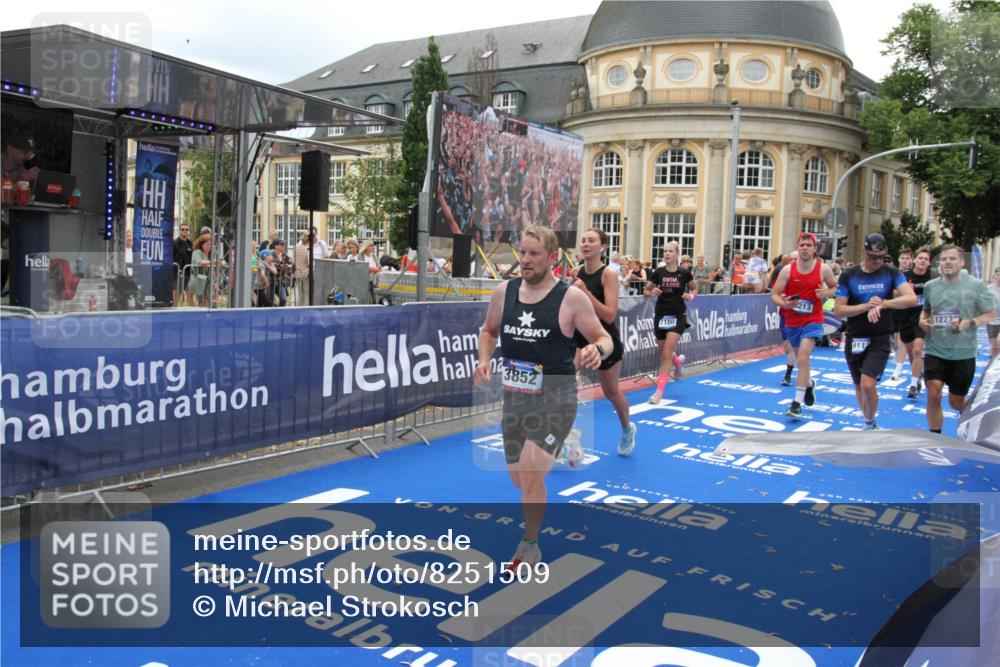 29.06.2025 - hella hamburg halbmarathon Michael Strokosch http://msf.ph/oto/8251509 29.06.2025 10:50:04 Ziel 1216, 1321, 2020, 3692, 3852, 7100, 7657, 8454, 9031, 9213, 9303, 12271, 12733, 13225, 13758, 16403, 16716, 16732, 18884, 19112 meine-sportfotos.de