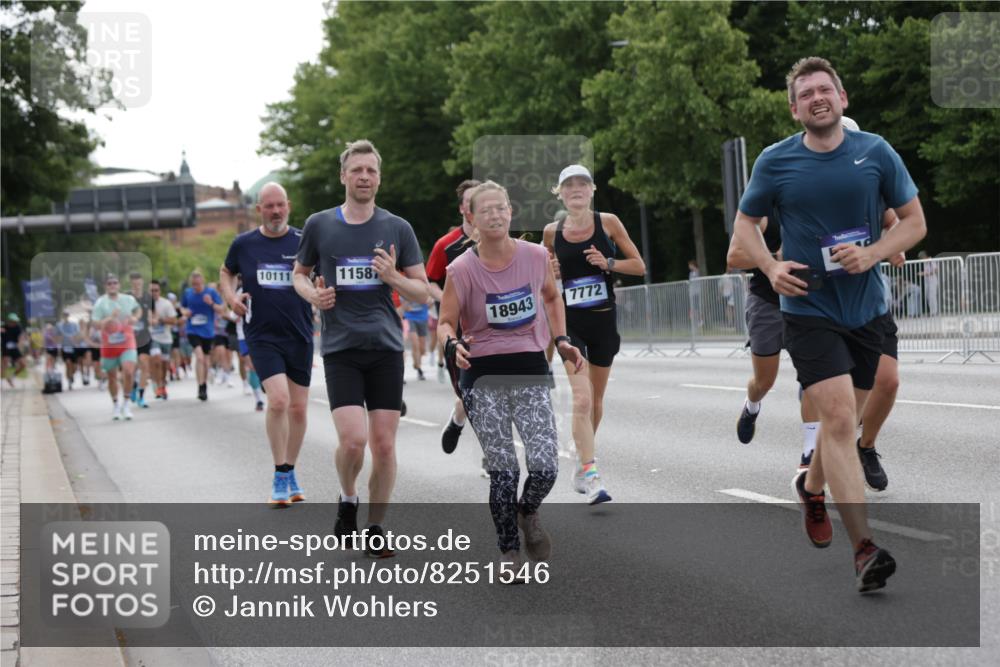 29.06.2025 - hella hamburg halbmarathon Jannik Wohlers http://msf.ph/oto/8251546 29.06.2025 10:31:02 Lombardsbrücke 1292, 1979, 2414, 2914, 4817, 4953, 5165, 5437, 5846, 5943, 6057, 6078, 6546, 6573, 7604, 7772, 8050, 9183, 10111, 10240, 10586, 11587, 13724, 14349, 15024, 15222, 15575, 15725, 16457, 16978, 17404, 17517, 17587, 17706, 17989, 18390, 18507, 18672, 18883, 18943 meine-sportfotos.de