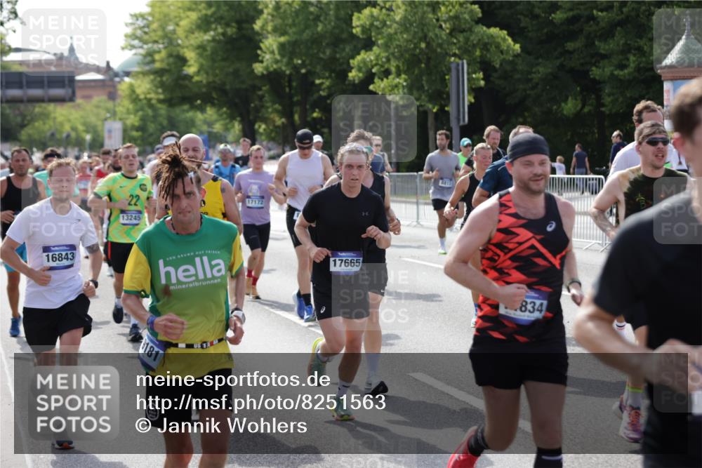 29.06.2025 - hella hamburg halbmarathon Jannik Wohlers http://msf.ph/oto/8251563 29.06.2025 09:56:29 Lombardsbrücke 1460, 1496, 1783, 1833, 2013, 2074, 2111, 2208, 2340, 2378, 2396, 2878, 3310, 3575, 3652, 3791, 4377, 4635, 4770, 4897, 5008, 5169, 5194, 5839, 6033, 6377, 6631, 7176, 8112, 8572, 8587, 8618, 8661, 8710, 8813, 8863, 8921, 9082, 9497, 9638, 9876, 9985, 10189, 10371, 10859, 10896, 11184, 12311, 12482, 12585, 12590, 12651, 12690, 12733, 12858, 13245, 13282, 13609, 13962, 14033, 14526, 14562, 14588, 14834, 15149, 15818 meine-sportfotos.de