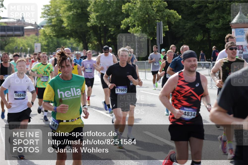 29.06.2025 - hella hamburg halbmarathon Jannik Wohlers http://msf.ph/oto/8251584 29.06.2025 09:56:29 Lombardsbrücke 1460, 1496, 1783, 1833, 2013, 2074, 2111, 2208, 2340, 2378, 2396, 2878, 3310, 3575, 3652, 3791, 4377, 4635, 4770, 4897, 5008, 5169, 5194, 5839, 6033, 6377, 6631, 7176, 8112, 8572, 8587, 8618, 8661, 8710, 8813, 8863, 8921, 9082, 9497, 9638, 9876, 9985, 10189, 10371, 10859, 10896, 11184, 12311, 12482, 12585, 12590, 12651, 12690, 12733, 12858, 13245, 13282, 13609, 13962, 14033, 14526, 14562, 14588, 14834, 15149, 15818 meine-sportfotos.de