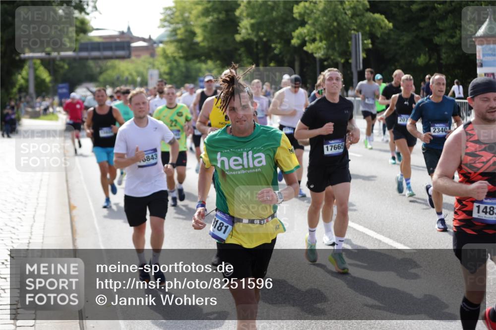 29.06.2025 - hella hamburg halbmarathon Jannik Wohlers http://msf.ph/oto/8251596 29.06.2025 09:56:29 Lombardsbrücke 1460, 1496, 1783, 1833, 2013, 2074, 2111, 2208, 2340, 2378, 2396, 2878, 3310, 3575, 3652, 3791, 4377, 4635, 4770, 4897, 5008, 5169, 5194, 5839, 6033, 6377, 6631, 7176, 8112, 8572, 8587, 8618, 8661, 8710, 8813, 8863, 8921, 9082, 9497, 9638, 9876, 9985, 10189, 10371, 10859, 10896, 11184, 12311, 12482, 12585, 12590, 12651, 12690, 12733, 12858, 13245, 13282, 13609, 13962, 14033, 14526, 14562, 14588, 14834, 15149, 15818 meine-sportfotos.de