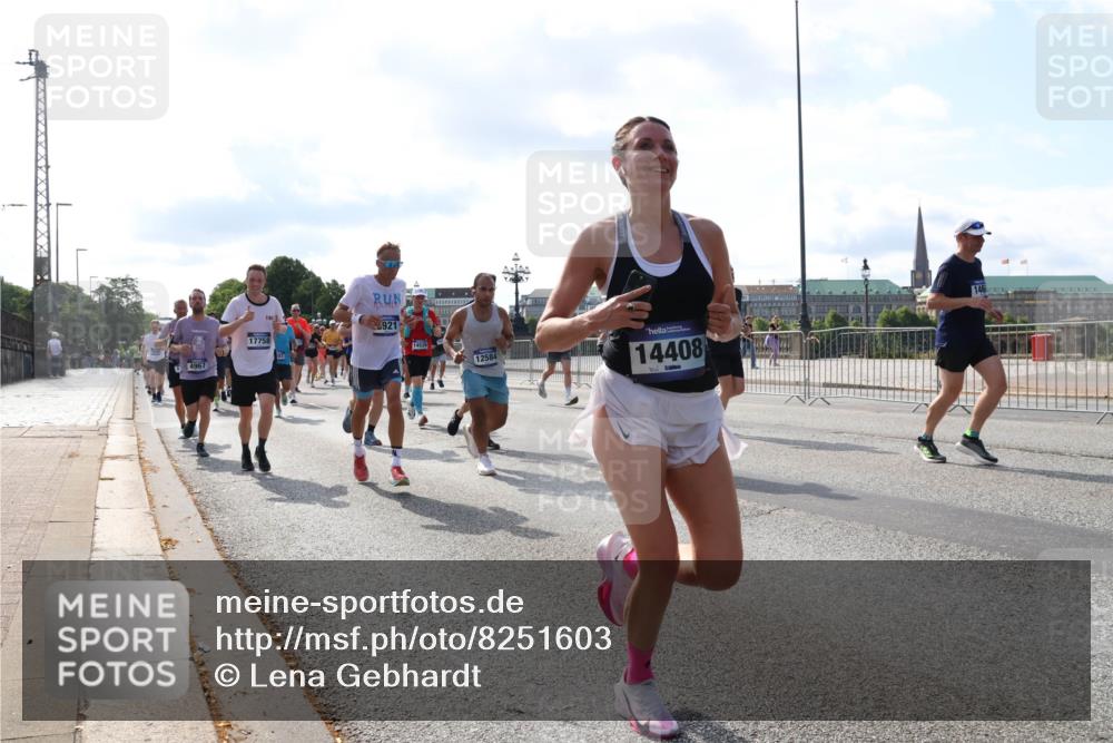 29.06.2025 - hella hamburg halbmarathon Lena Gebhardt http://msf.ph/oto/8251603 29.06.2025 09:56:43 Lombardsbrücke 1452, 1460, 1496, 1499, 1592, 1628, 1783, 1833, 1877, 2013, 2058, 2074, 2082, 2111, 2208, 2340, 2378, 2396, 2771, 2878, 2953, 2996, 3256, 3296, 3310, 3652, 3791, 4065, 4077, 4377, 4404, 4635, 4711, 4770, 4833, 4897, 5008, 5169, 5194, 5482, 5600, 5607, 5839, 5978, 6033, 6168, 6286, 6377, 6511, 6512, 6561, 6562, 6631, 7176, 7383, 7475, 7583, 7943, 8112, 8261, 8361, 8514, 8572, 8587, 8618, 8661, 8710, 8813, 8863, 8921, 8968, 8996, 9082, 9246, 9497, 9537, 9597, 9638 meine-sportfotos.de