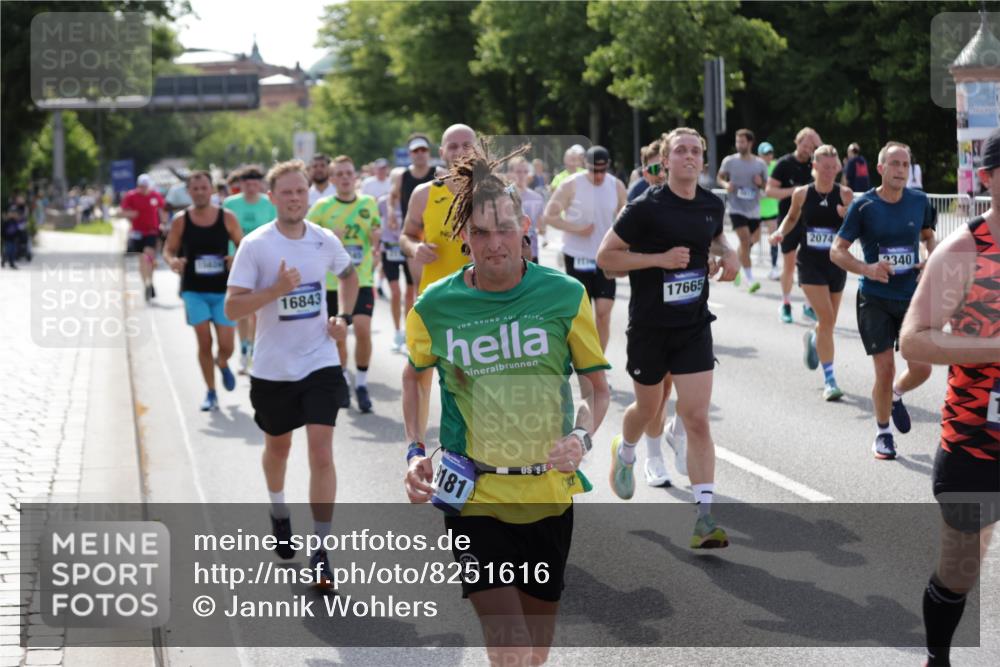29.06.2025 - hella hamburg halbmarathon Jannik Wohlers http://msf.ph/oto/8251616 29.06.2025 09:56:29 Lombardsbrücke 1460, 1496, 1783, 1833, 2013, 2074, 2111, 2208, 2340, 2378, 2396, 2878, 3310, 3575, 3652, 3791, 4377, 4635, 4770, 4897, 5008, 5169, 5194, 5839, 6033, 6377, 6631, 7176, 8112, 8572, 8587, 8618, 8661, 8710, 8813, 8863, 8921, 9082, 9497, 9638, 9876, 9985, 10189, 10371, 10859, 10896, 11184, 12311, 12482, 12585, 12590, 12651, 12690, 12733, 12858, 13245, 13282, 13609, 13962, 14033, 14526, 14562, 14588, 14834, 15149, 15818 meine-sportfotos.de