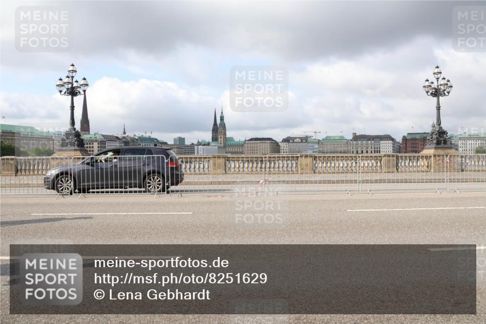 29.06.2025 - hella hamburg halbmarathon Lena Gebhardt http://msf.ph/oto/8251629 29.06.2025 09:03:08 Lombardsbrücke  meine-sportfotos.de