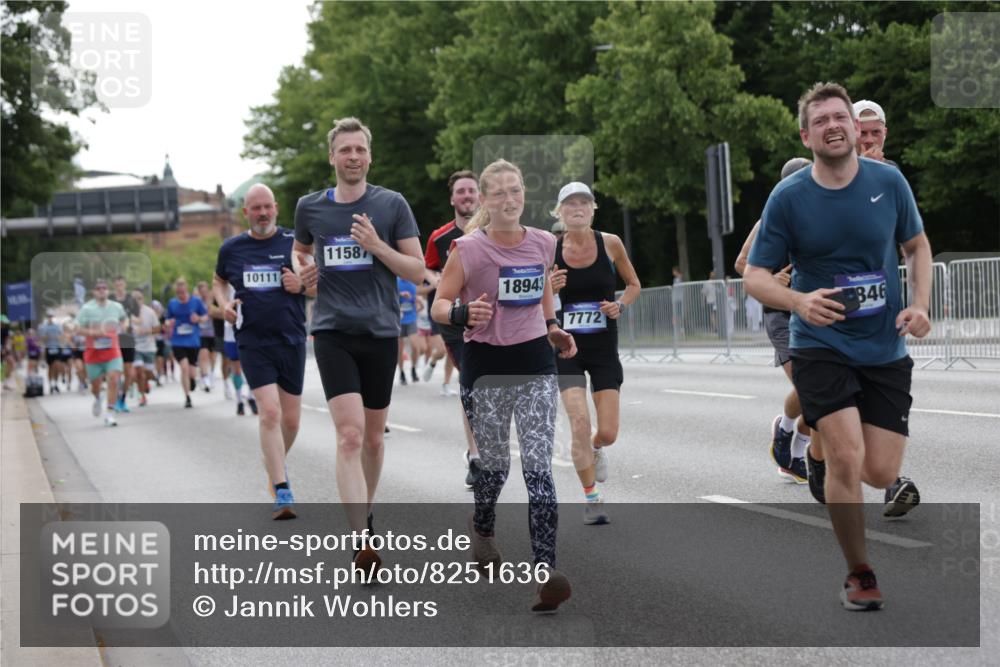 29.06.2025 - hella hamburg halbmarathon Jannik Wohlers http://msf.ph/oto/8251636 29.06.2025 10:31:02 Lombardsbrücke 1292, 1979, 2414, 2914, 4817, 4953, 5165, 5437, 5846, 5943, 6057, 6078, 6546, 6573, 7604, 7772, 8050, 9183, 10111, 10240, 10586, 11587, 13724, 14349, 15024, 15222, 15575, 15725, 16457, 16978, 17404, 17517, 17587, 17706, 17989, 18390, 18507, 18672, 18883, 18943 meine-sportfotos.de