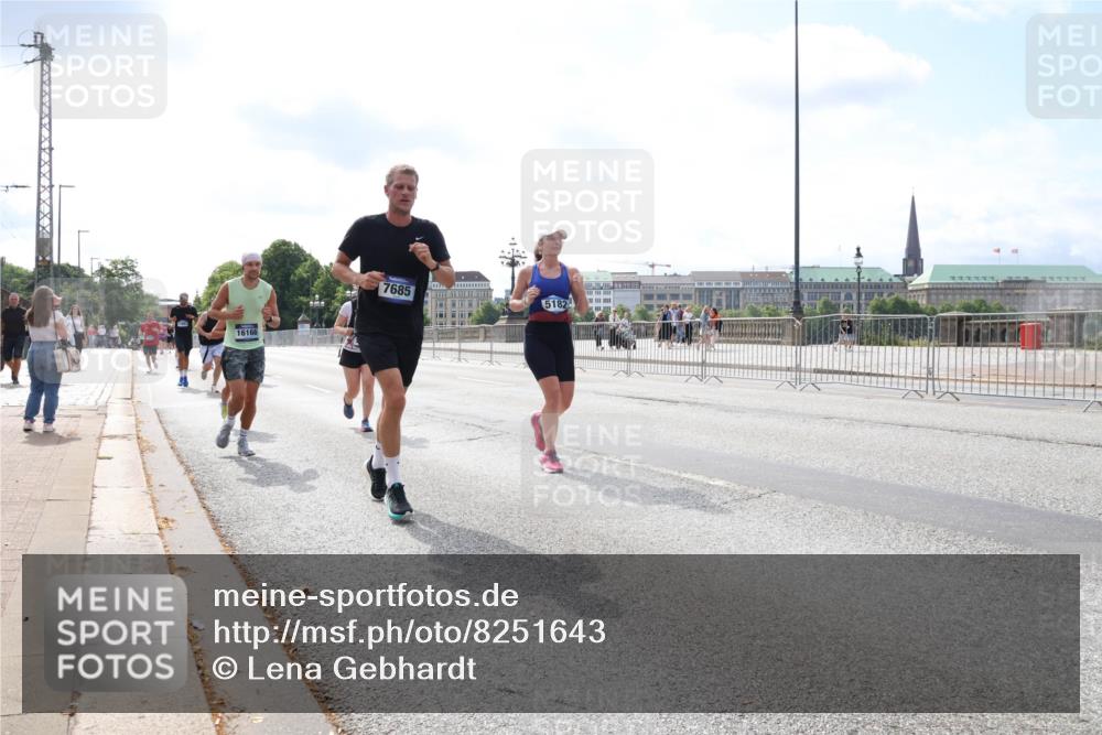 29.06.2025 - hella hamburg halbmarathon Lena Gebhardt http://msf.ph/oto/8251643 29.06.2025 10:10:29 Lombardsbrücke 1548, 1573, 3921, 4389, 5182, 5440, 5511, 5990, 5991, 7042, 7081, 7250, 7333, 7636, 7685, 8219, 8890, 9366, 9434, 9681, 9816, 10036, 10943, 11027, 11180, 11355, 11887, 11904, 11905, 12008, 12629, 13797, 13825, 13901, 14679, 14822, 15409, 16166, 16344, 16445, 16639, 16872, 17148, 17532, 17730, 18196, 18949, 19023 meine-sportfotos.de