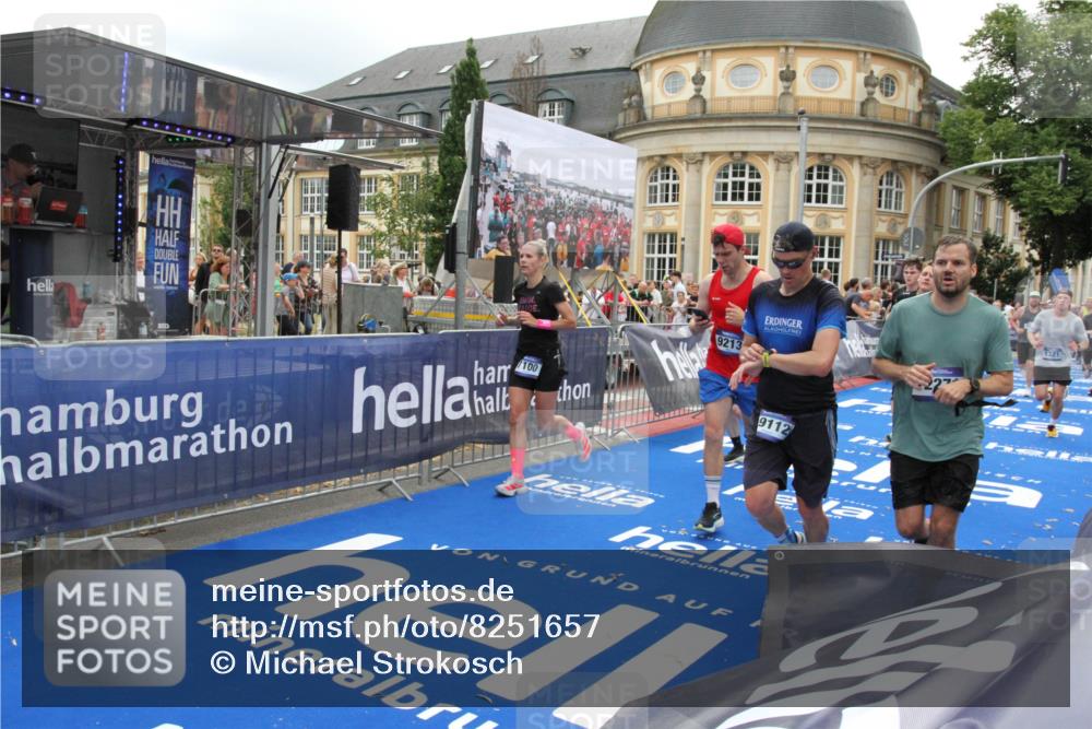 29.06.2025 - hella hamburg halbmarathon Michael Strokosch http://msf.ph/oto/8251657 29.06.2025 10:50:06 Ziel 1216, 1321, 1507, 2020, 3562, 3692, 3852, 7100, 7657, 9031, 9213, 9303, 9965, 12203, 12271, 13225, 13758, 14257, 16403, 18228, 18657, 18658, 18884, 19112 meine-sportfotos.de