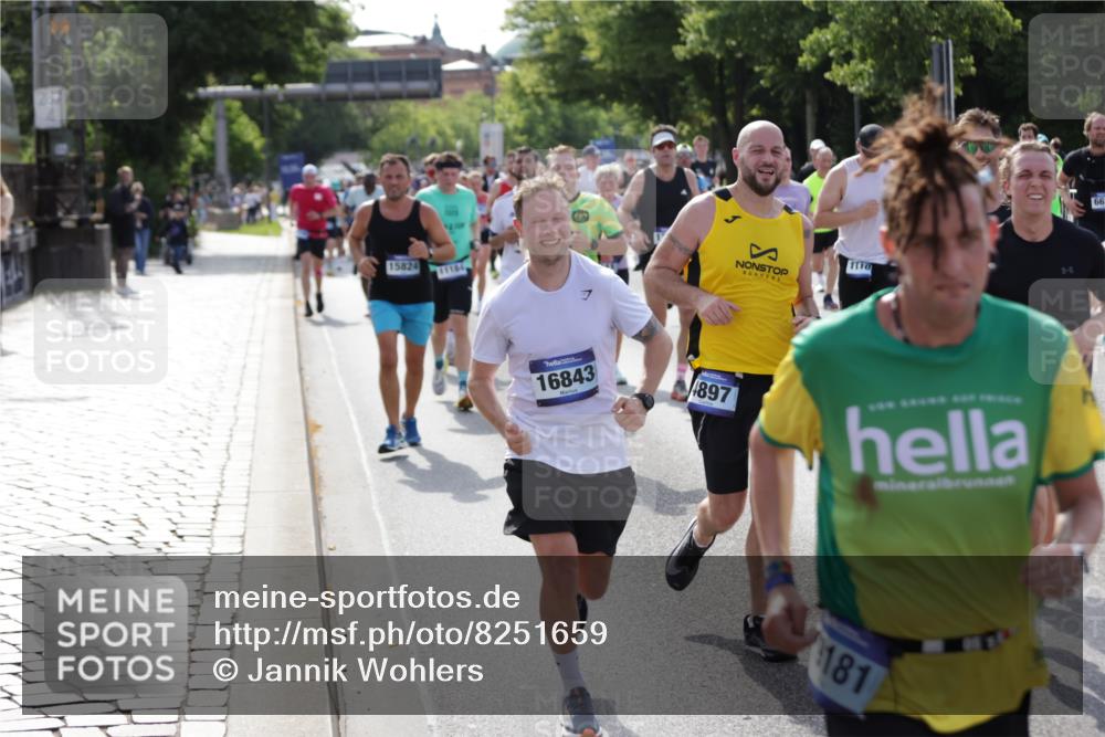 29.06.2025 - hella hamburg halbmarathon Jannik Wohlers http://msf.ph/oto/8251659 29.06.2025 09:56:30 Lombardsbrücke 1381, 1460, 1496, 1783, 1833, 2013, 2074, 2111, 2208, 2340, 2378, 2396, 2878, 3310, 3575, 3652, 3791, 4377, 4635, 4770, 4897, 5008, 5169, 5194, 5319, 5839, 6033, 6377, 6631, 7176, 8112, 8572, 8587, 8618, 8661, 8710, 8813, 8863, 8921, 9082, 9497, 9876, 9985, 10189, 10371, 10859, 10896, 11184, 12311, 12482, 12585, 12590, 12651, 12690, 12733, 12858, 13245, 13282, 13609, 13865, 13962, 14033, 14526, 14562, 14588, 14834, 15149, 15818 meine-sportfotos.de