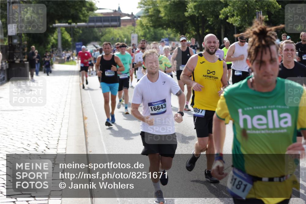 29.06.2025 - hella hamburg halbmarathon Jannik Wohlers http://msf.ph/oto/8251671 29.06.2025 09:56:30 Lombardsbrücke 1381, 1460, 1496, 1783, 1833, 2013, 2074, 2111, 2208, 2340, 2378, 2396, 2878, 3310, 3575, 3652, 3791, 4377, 4635, 4770, 4897, 5008, 5169, 5194, 5319, 5839, 6033, 6377, 6631, 7176, 8112, 8572, 8587, 8618, 8661, 8710, 8813, 8863, 8921, 9082, 9497, 9876, 9985, 10189, 10371, 10859, 10896, 11184, 12311, 12482, 12585, 12590, 12651, 12690, 12733, 12858, 13245, 13282, 13609, 13865, 13962, 14033, 14526, 14562, 14588, 14834, 15149, 15818 meine-sportfotos.de