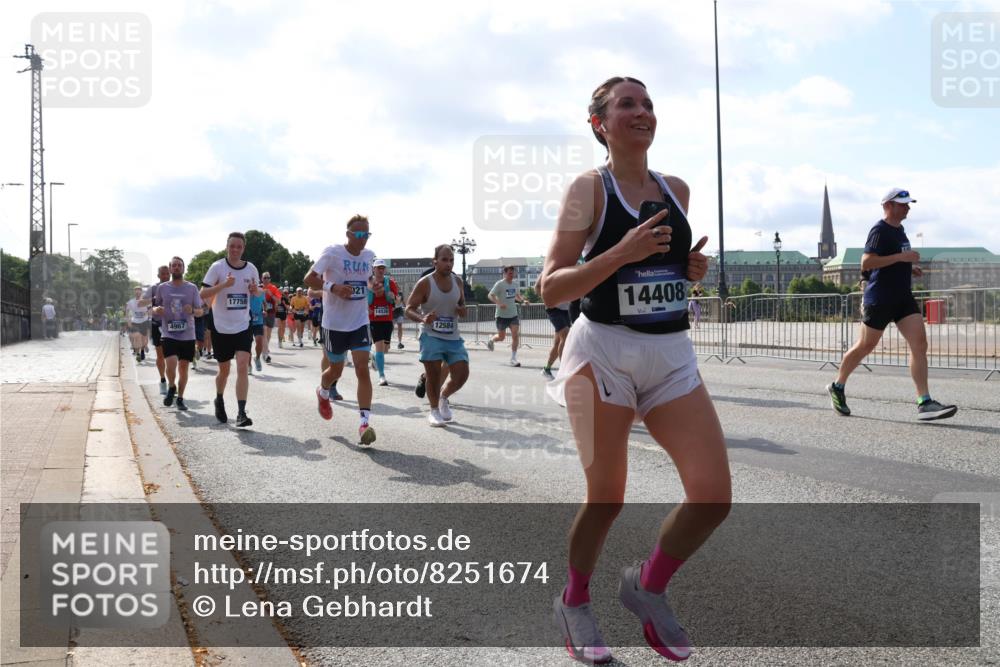 29.06.2025 - hella hamburg halbmarathon Lena Gebhardt http://msf.ph/oto/8251674 29.06.2025 09:56:43 Lombardsbrücke 1452, 1460, 1496, 1499, 1592, 1628, 1783, 1833, 1877, 2013, 2058, 2074, 2082, 2111, 2208, 2340, 2378, 2396, 2771, 2878, 2953, 2996, 3256, 3296, 3310, 3652, 3791, 4065, 4077, 4377, 4404, 4635, 4711, 4770, 4833, 4897, 5008, 5169, 5194, 5482, 5600, 5607, 5839, 5978, 6033, 6168, 6286, 6377, 6511, 6512, 6561, 6562, 6631, 7176, 7383, 7475, 7583, 7943, 8112, 8261, 8361, 8514, 8572, 8587, 8618, 8661, 8710, 8813, 8863, 8921, 8968, 8996, 9082, 9246, 9497, 9537, 9597, 9638 meine-sportfotos.de