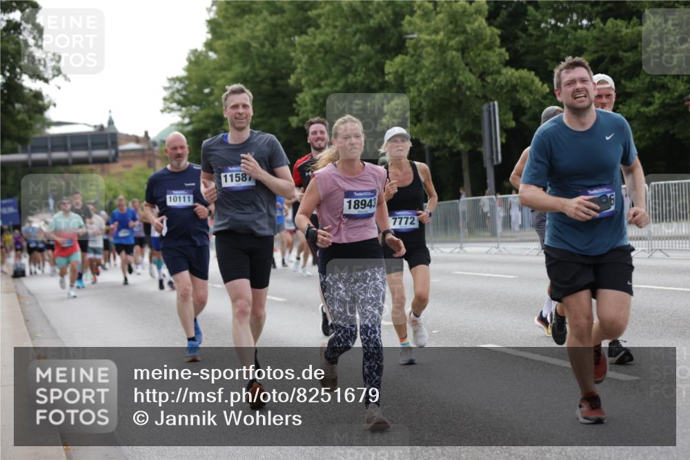 29.06.2025 - hella hamburg halbmarathon Jannik Wohlers http://msf.ph/oto/8251679 29.06.2025 10:31:02 Lombardsbrücke 1292, 1979, 2414, 2914, 4817, 4953, 5165, 5437, 5846, 5943, 6057, 6078, 6546, 6573, 7604, 7772, 8050, 9183, 10111, 10240, 10586, 11587, 13724, 14349, 15024, 15222, 15575, 15725, 16457, 16978, 17404, 17517, 17587, 17706, 17989, 18390, 18507, 18672, 18883, 18943 meine-sportfotos.de
